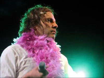 Compagnon de Julie Depardieu ... . cela doit tre fun  la maison !