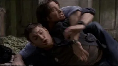 Quels traits de caratre typiques  Dean sont exagrs, dans l'pisode de leur premire rencontre avec l'embrouilleur ?