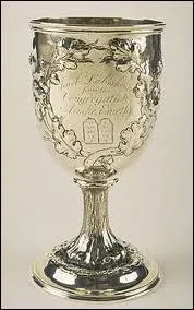 Quel est l'horcruxe qui appartenait  Elga Poufsouffle ?