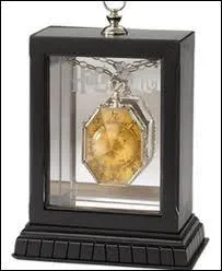 Quel horcruxe appartenait  Salazar Serpentard ?