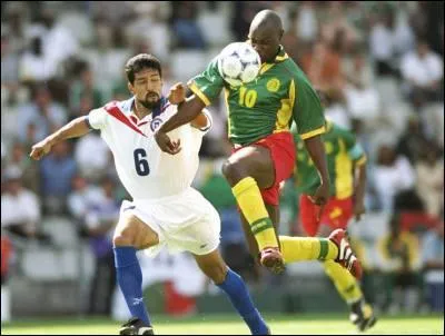 Titulaire en dfense centrale lors de la Coupe de Monde 1998, Song sera  nouveau expuls lors du match dcisif pour la qualification, contre cette quipe que l'on surnomme la Roja