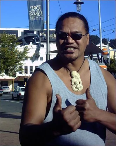 Qui joue le rle de Lurtz ?