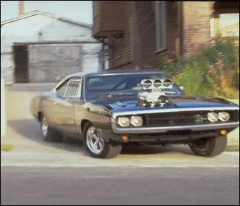 Quelle voiture appartient  Dom ?