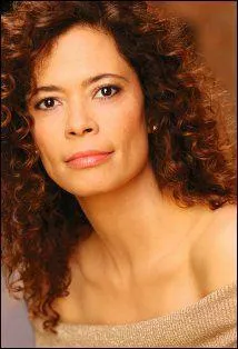 Cette actrice, qui a dbut dans la srie 'Fame' dans le rle de Coco Hernandez, a, par la suite, aid Ally Walker a rsoudre ses enqutes dans 'Profiler' :