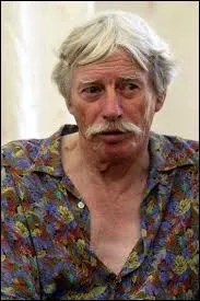 Lors de ses obsques civiles le 16 mars 2010, laquelle de ses chansons fut reprise en coeur par la foule ?