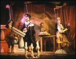 De la ficelle et du papier ... .