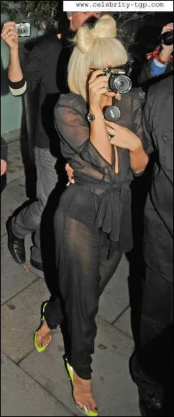 Qui se cache derrire cet appareil photo ?