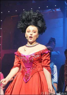 Comment s'appelle la chanteuse qui interprte Cavalieri ?