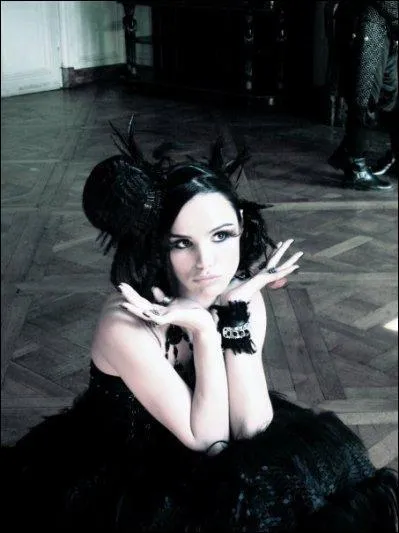 Comment s'appelle la chanteuse qui interprte Aloysia ?