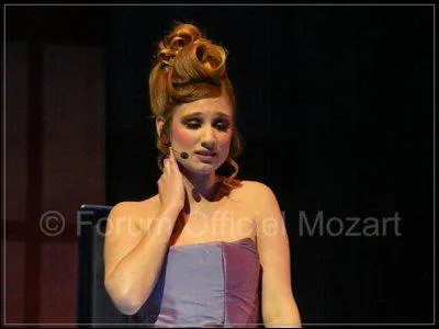 Comment s'appelle la chanteuse qui interprte Constance ?