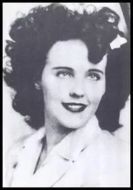 C'est un film asssez moyen de Brian de Palma (2006) adapt d'un roman magnifique de James Ellroy , Le dahlia :