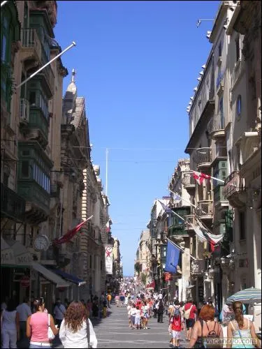 Quelle est cette ville situe sur une le ?