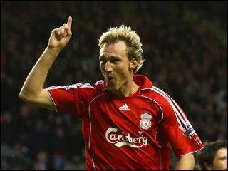De quelle nationalit est cet ancien grand dfenseur de Liverpool, Sami Hyypi ?