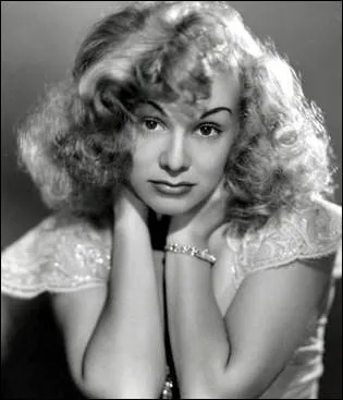 Connue pour ses nombreux mariages et divorces, elle a tenu le rle principal de la srie 'Les Arpents Verts', dans laquelle elle jouait une citadine pure souche force de se faire  la vie paysanne :