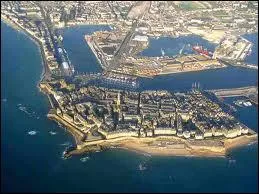 Cit corsaire , maritime et trs touristique surtout en t , je parle bien videmment de :