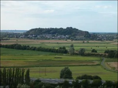 Et voici l'une des villes les plus hautes du dpartement , elle est connue pour sa lgende avec l'arcange St-Michel et le Diable , avec sa vue sur le mont , son moulin et ses falaises , c'est :