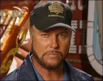 Quel est le nom de ce personnage dans "Les Experts" ?