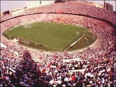 A quel club appartient ce stade ?