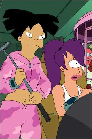 Comment s'appelle la fille qui est  gauche ?