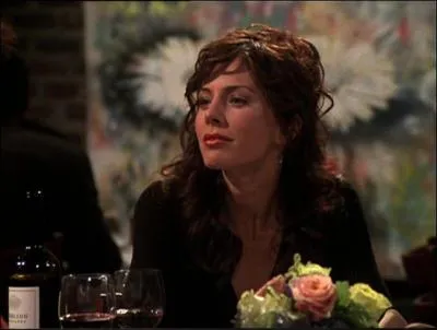 Elle s'est surtout fait connatre pour son rle dans la srie de la franchise 'Emmanuelle', depuis elle a tourn dans de nombreuses sries. Qui joue Mabel, le rendez-vous de Joey dans l'pisode 12 ?