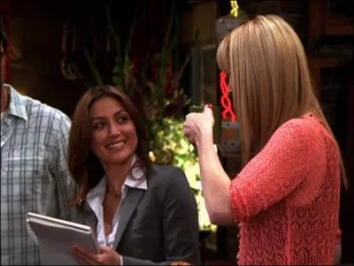 Elle a jou dans 'Mission Impossible 3' et 'Yes man' mais c'est surtout comme Caitlin Todd agent du 'NCIS' qu'on la connat. Quel est le nom de la journaliste qui interviewe Joey ?