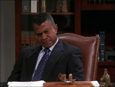 Tucker Smallwood est un ancien lieutenant de l'US Army reconverti en acteur. Il a notamment jou dans 'Star Trek' ou 'Cotton Club'. Qui interprte-t-il dans Friends ?