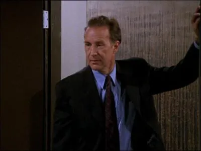 Il joue Tom Matthews dans 'Dexter' et a fait des apparitions dans '24 heures chrono' et 'Veronica Mars'. Quel est son nom ?