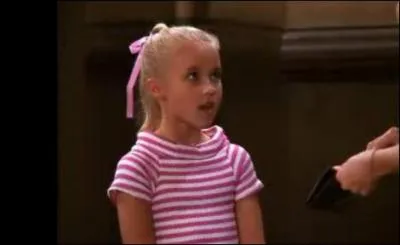 Elle a jou dans 'Spy Kids' 2 et 3, mais est surtout connue pour son rle de Lilly Truscott dans la srie 'Hanna Montana'. Ici, elle rclame des bonbons aux friends le soir d'Halloween. Qui est-ce ?