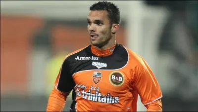 Dans combien de club(s) pro(s) diffrent(s) Jrmy Morel a-t-il volu avant son arrive  Lorient ?