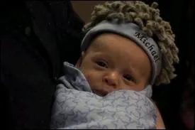 Qui sont-ils ? (souvent voire toujours, les bbs sont jous par des jumeaux)