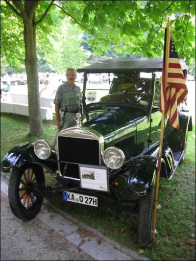 Quel premier modle de voiture, surnomme Lizzie, assure la clbrit de Ford  partir de 1908 ?