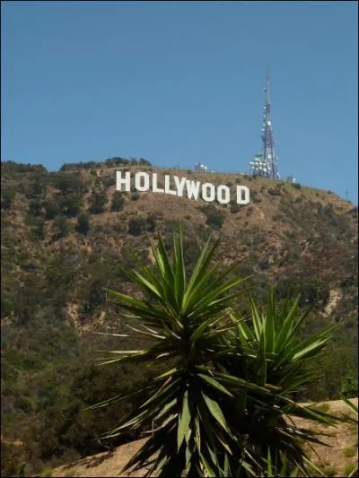 L'inscription Hollywood sur les collines de Los Angeles a t installe en 1932, mais dans quel but ?