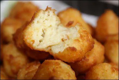 Cette spcialit culinaire dont le nom est apparu vers la fin du XIXe sicle, est compose de pure de pomme de terre et de pte  choux sale, frites sous forme de boulettes. Ce sont des :