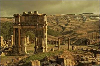 Djmila 'belle' est un site situ  50 km de la ville de Stif, inscrite au patrimoine mondial de l'humanit. Il s'agit d'un tablissement d'une ancienne colonie :