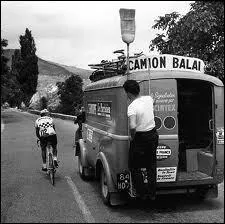 Comment tait surnomm le camion-balai par les coureurs dans les annes 50-60 ?