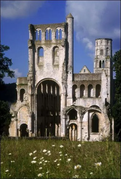 Quel est le point commun entre Jumiges et le Mont Saint-Michel ?