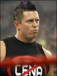 . Pourquoi R truth a-t-il crach de l eau sur le pre qui portait un t-shirt de John Cena lors du RAW du 13/06/11(horaire belge) ?