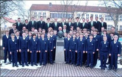  quelle chorale appartient cet uniforme ?