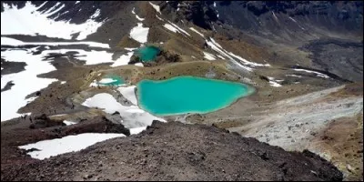 Comment s'appelle le parc national de Nouvelle-Zélande situé dans le centre de l'île du Nord ?