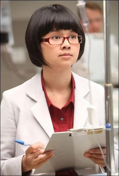 Elle sera le seul mdecin de l'quipe de House  son retour de prison, (aprs avoir frapp son suprieur, qui lui avait mis la main aux fesses) et ne sera pas renvoye grce  lui. Qui est-ce ?