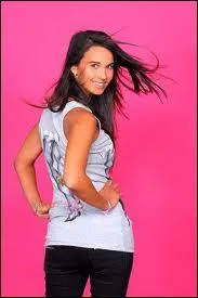 Qui est cette adoslescente ?