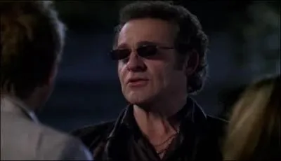 Comment s'appelle le camp de vacances cr par Axel Turner ?