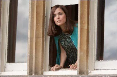 O Moira McTaggert travaille-t-elle ?