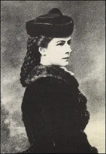 Elle a de l'apptit et mange beaucoup.