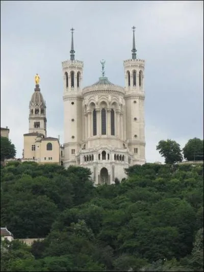 Quelle est la particularit de la colline de la Fourvire  Lyon ?