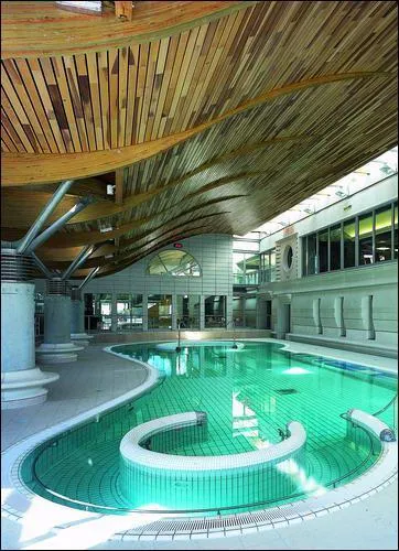 Quelle ville de Savoie tait dj connue comme ville thermale  l'poque des Romains ?