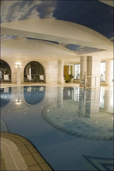 Quelle ressource naturelle est exploite par l'Auvergne depuis l'Antiquit ?