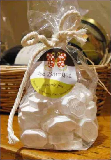 Quelle ville d'Auvergne a pour spcialit ces petits bonbons appels pastilles ?