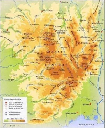 Sur quelle partie de l'Auvergne s'tend le Massif central ?