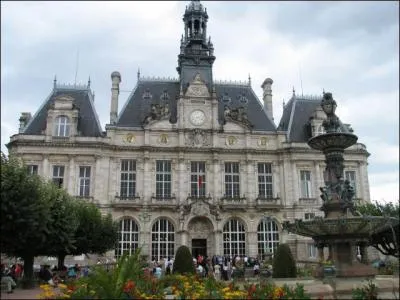 Quelle est la population de la commune de Limoges ?